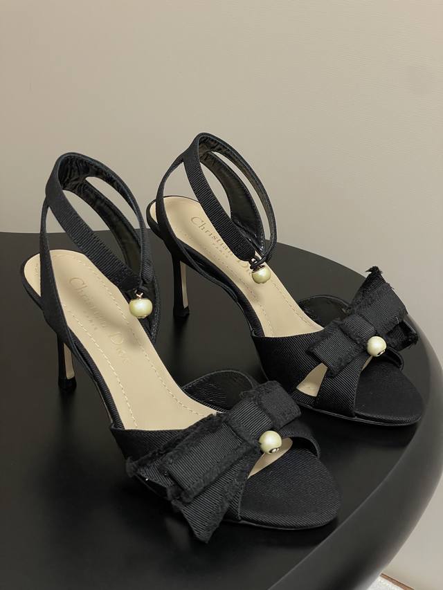 with a high-end airplane box. 25Ss. New for early spring, the Dior D-Adiorable s
