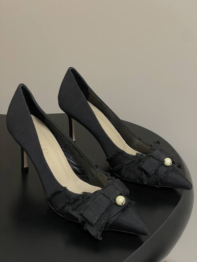 with a high-end airplane box. 25Ss. New for early spring, the Dior D-Adiorable s