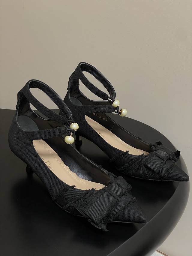 with a high-end airplane box. 25Ss. New for early spring, the Dior D-Adiorable s