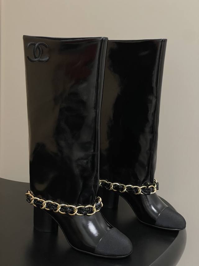 New Chanel 25B Fall/Winter Runway Style: Large Chain Ankle Boots with Fold-Up He