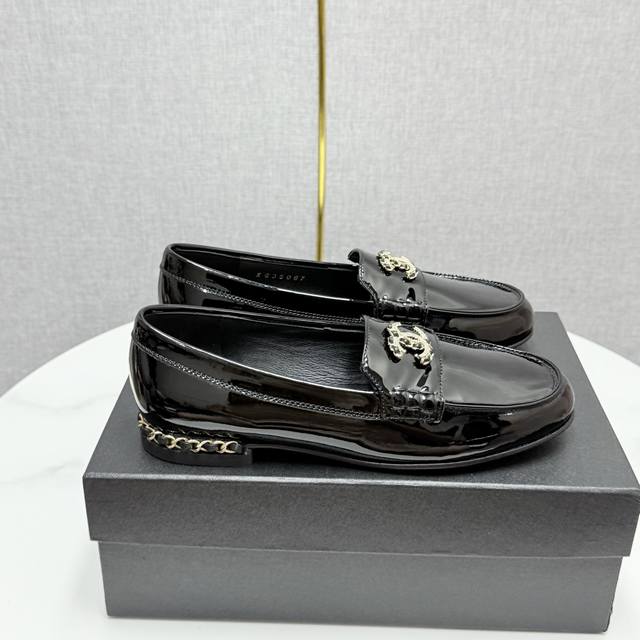 2025 Spring New Chanel Small Diamond Buckle Letter Logo Loafers, wearable year-r