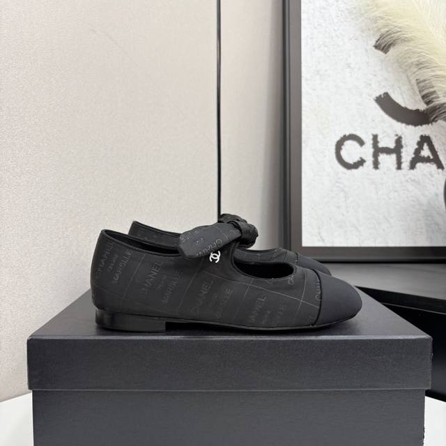Chanel Chanel 2025C Early Spring Milan runway model, super hot bow Mary Janes wi