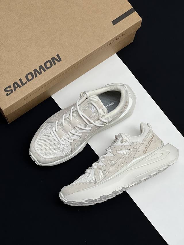Shopping-quality Salomon shoes, with a matching airplane box. I recently bought
