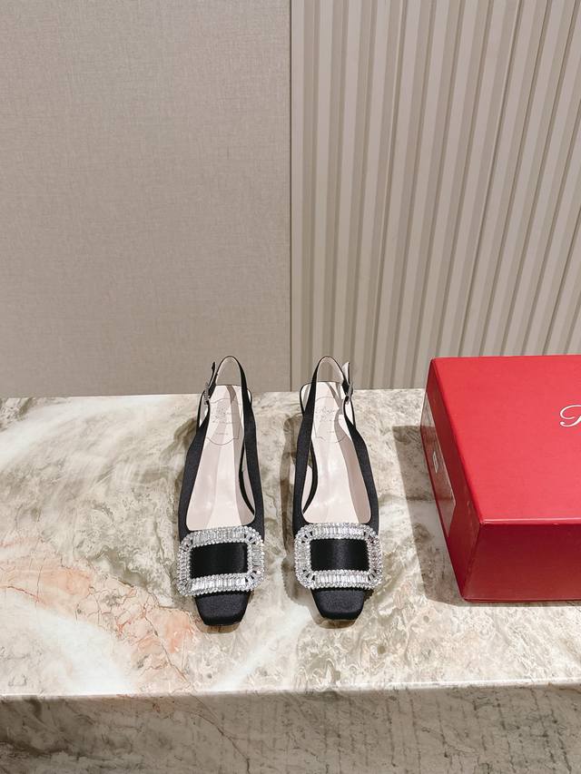 225 223 New Jewel Heel series diamond square buckle sandals are now available!