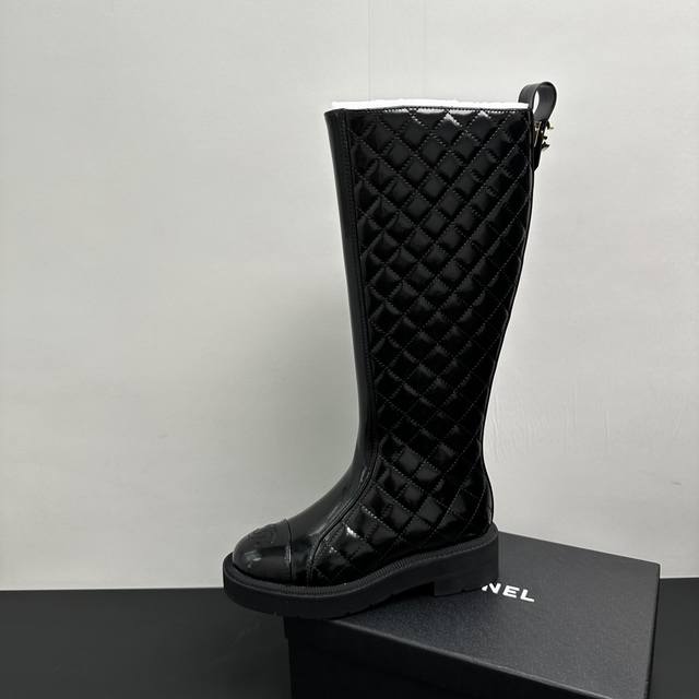 their unique dressing style, freely mix and match to shine in the spotlight, and