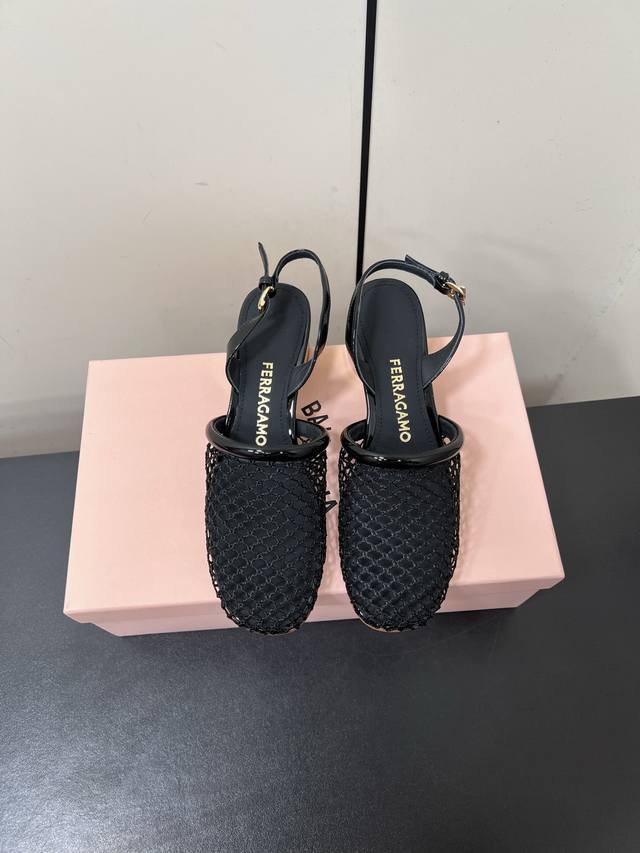 Ferragamo 25Aw early spring new mesh metal round-heel sandals are a stylish and