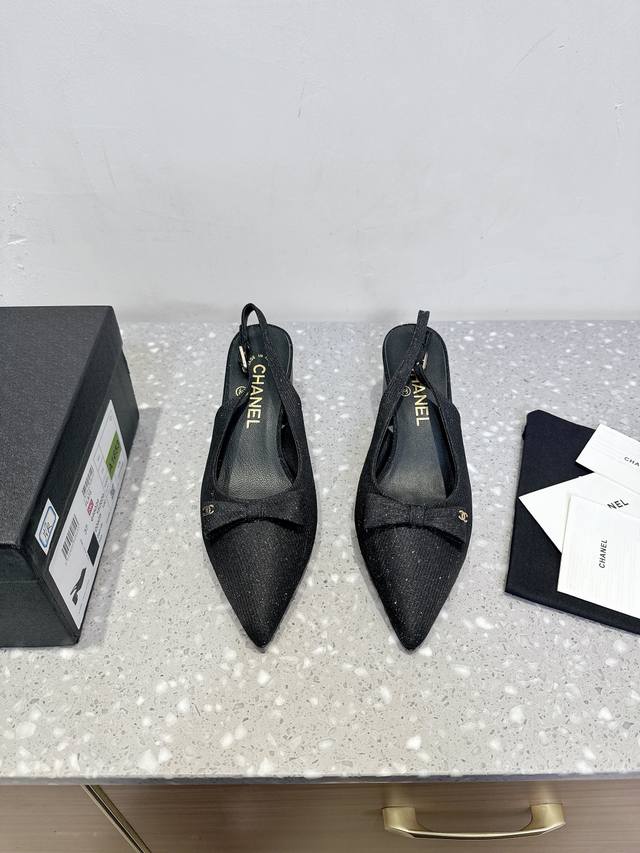 Chanel 25S Spring/Summer new block-heeled bow-tie pointed-toe sandals. I call th