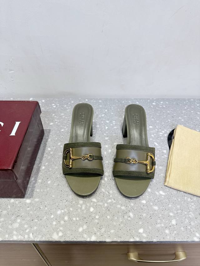 Gucci 25Ss Spring/Summer Horsebit Flat Slippers with Rubber and Leather Sole. Th