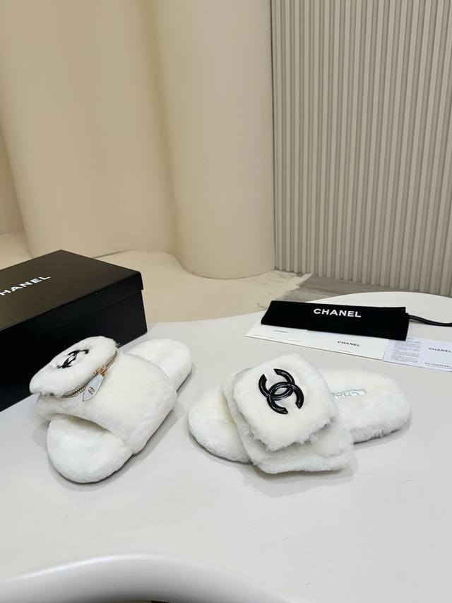 Chanel on Earth | These wool slippers are so gorgeous! A true Chanel style! Girl