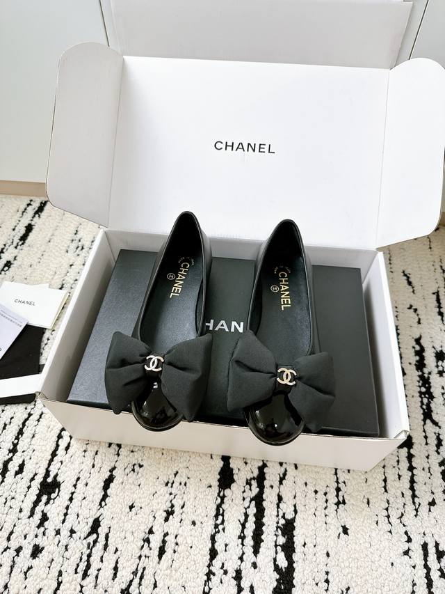 Airplane Box + 10 **Chanel 25 A New Bow Single Shoes