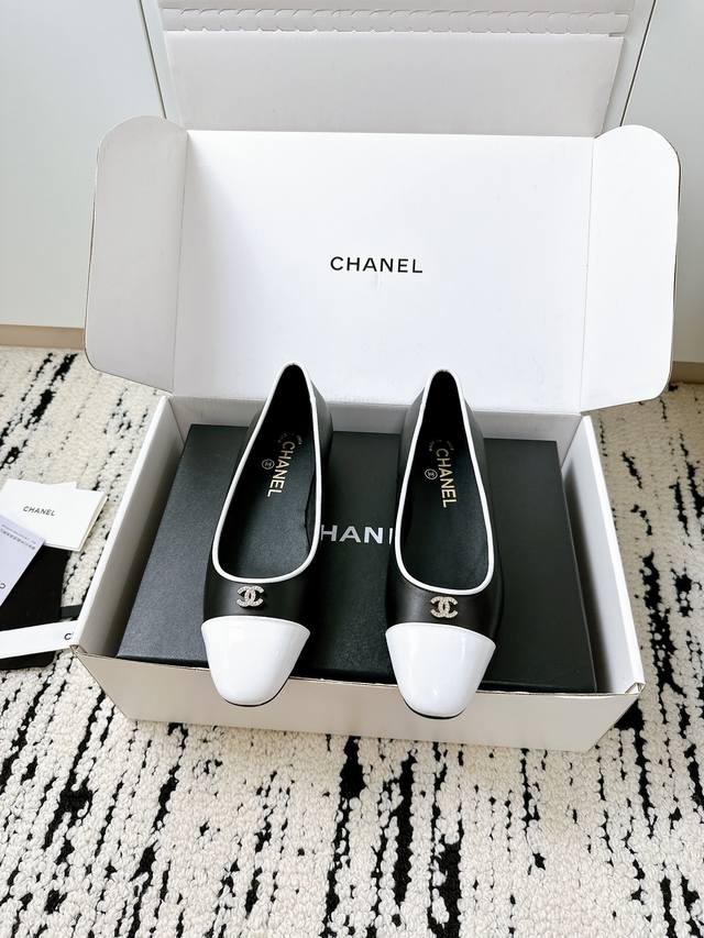 Airplane Box + 10**Chanel 25 A New Bow Single Shoes