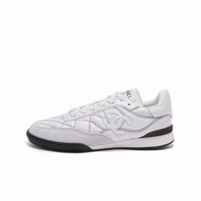 Chanel 2025 counter top casual sports shoes This classic design; the upper is em