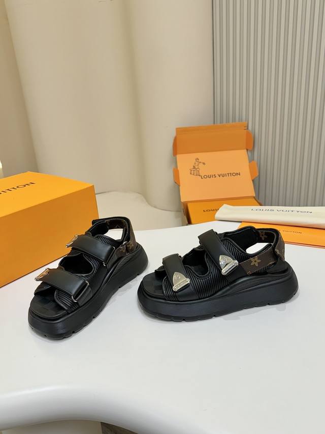 A summer must-have! LV Louis Vuitton women's sandals, brimming with luxury! **Or
