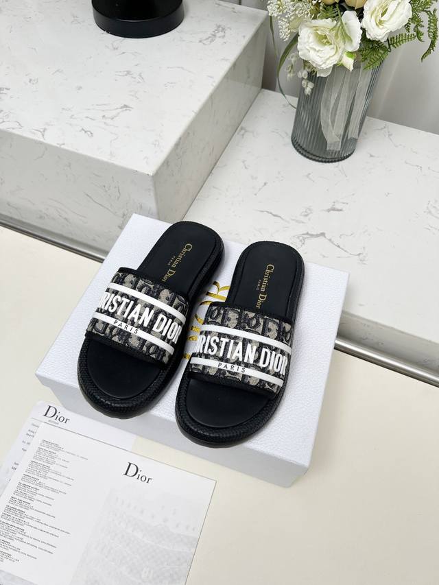 Dio*25 new thick-soled slippers are super lightweight and comfortable, with a cl