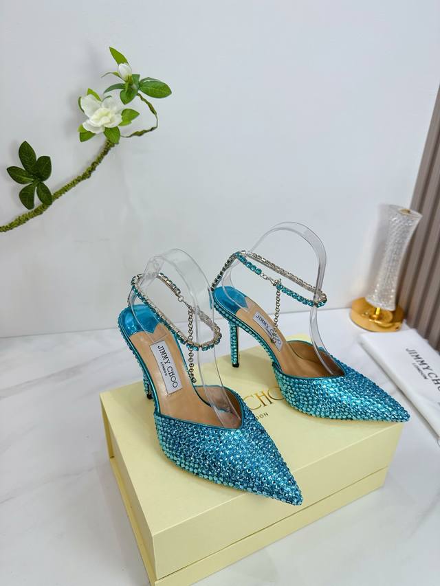 Factory Outlet Jimmy Choo is a highly comprehensive luxury lifestyle brand. Its