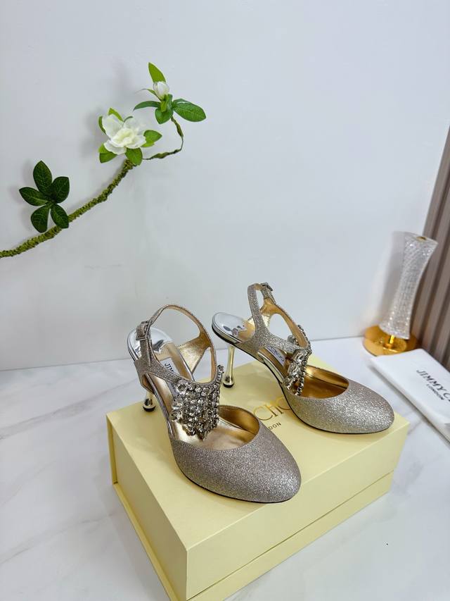 Factory Ex. Jimmy Choo is a comprehensive, premium lifestyle brand. Its collecti