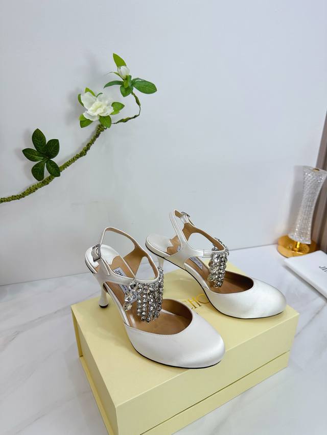 Factory Outlet Jimmy Choo is a highly comprehensive luxury lifestyle brand. We o