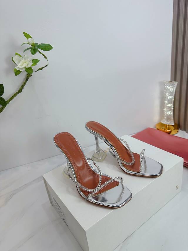 Factory Outlet & Amina. Simple design with vibrant colors, exclusive customizati