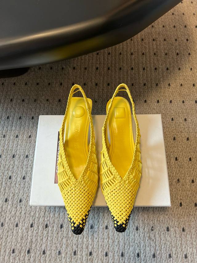 Jacquemus 25Ss pointed-toe woven low-heeled slingback shoes. It feels like there