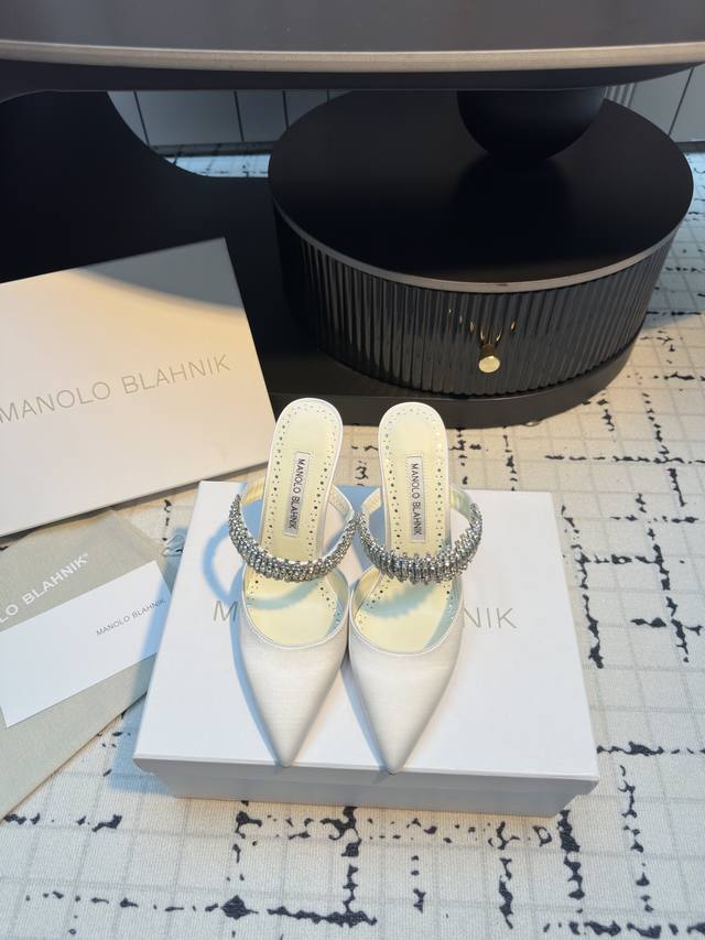 Manolo Blahnik's latest 2025 summer silk Swarovski rhinestone high-heeled sandal
