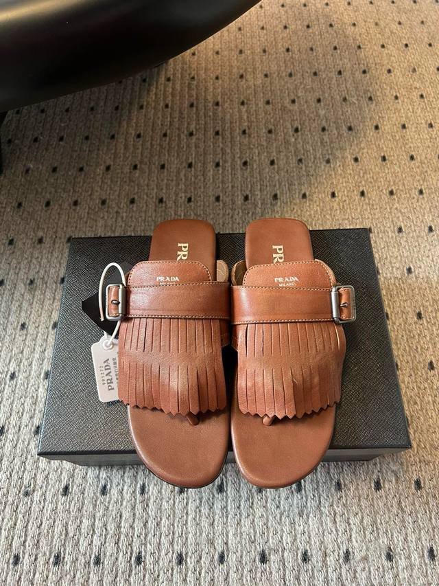 Prad* 25Ss Prada's latest colorway features retro tassel flip-flops, a hit! This