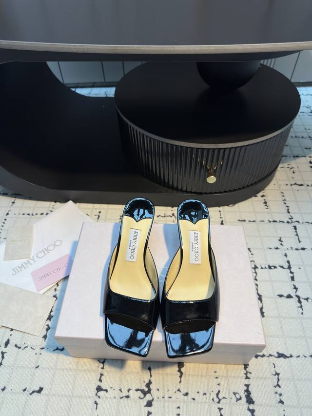 Jimmy Choo | These classic high-heeled slippers are truly captivating! The desig