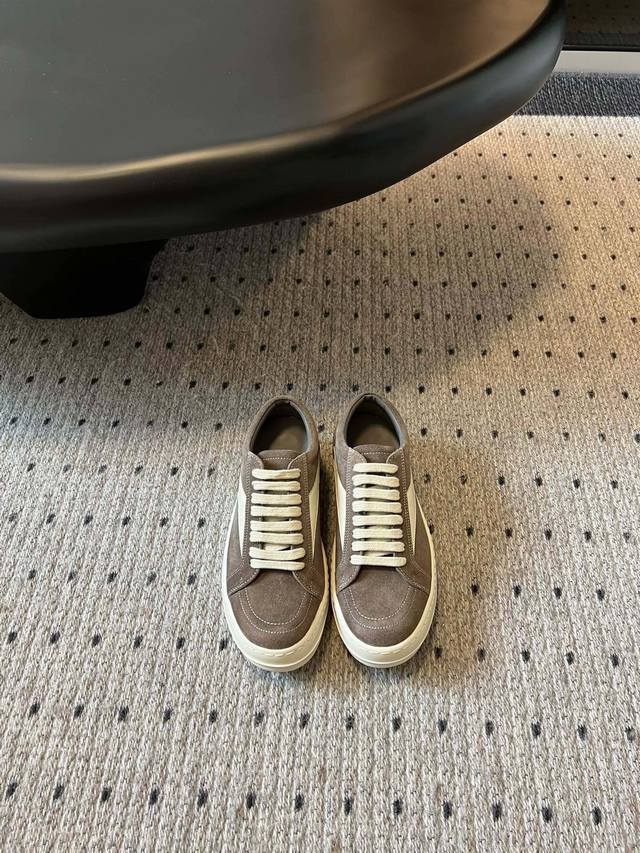 Rick Owens 25 classic and unforgettable canvas shoes, seen in Yi Yanggan's stree
