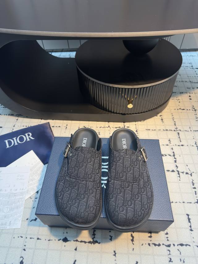 Dior's new Birkenstock men's slippers are a true luxury! A hit with bloggers bot