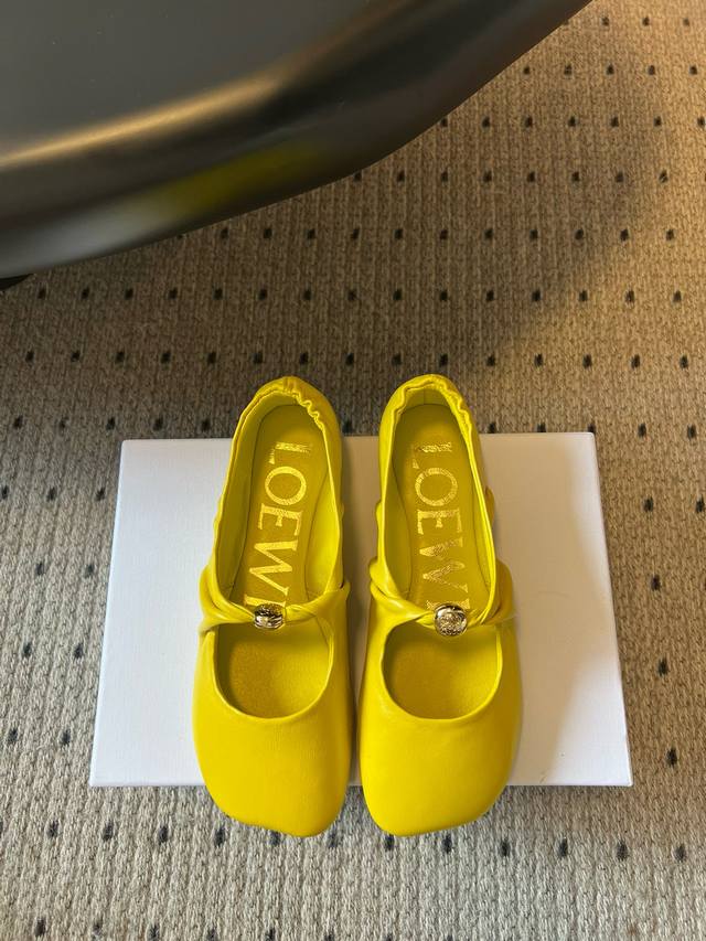 Loewe 25Ss ultra-soft, chubby ballet flats. These Pebble Softs are an elegant fu
