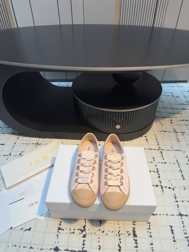 Christian Dior 25Ss new ballet-style casual shoes. Dior has always been synonymo
