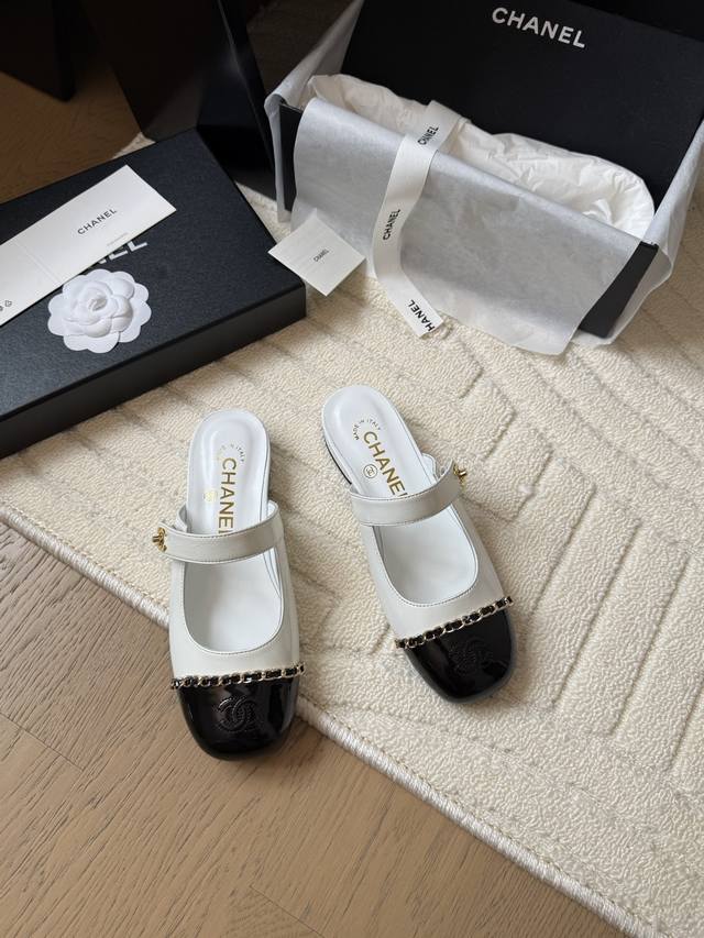 Chanel 25S catwalk-style Mary Janes are simple yet sweet and playful! Made of co
