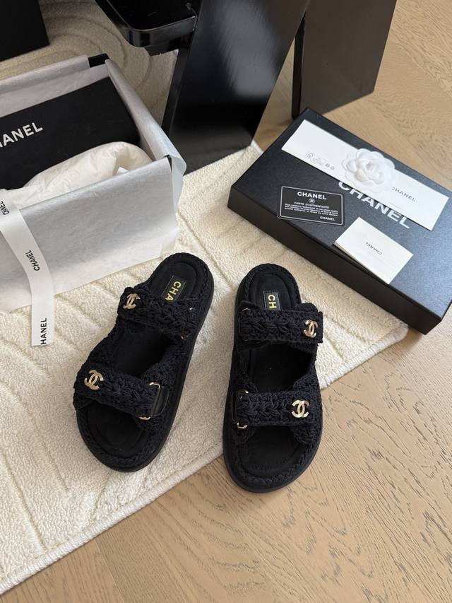 Chanel 25 new Velcro platform sandals, top-quality matching shoes! We have all c