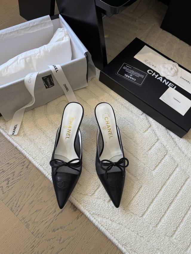 Chanel 25C new Mary Jane pointed toe shoes. The beautiful Mary Jane series is ha