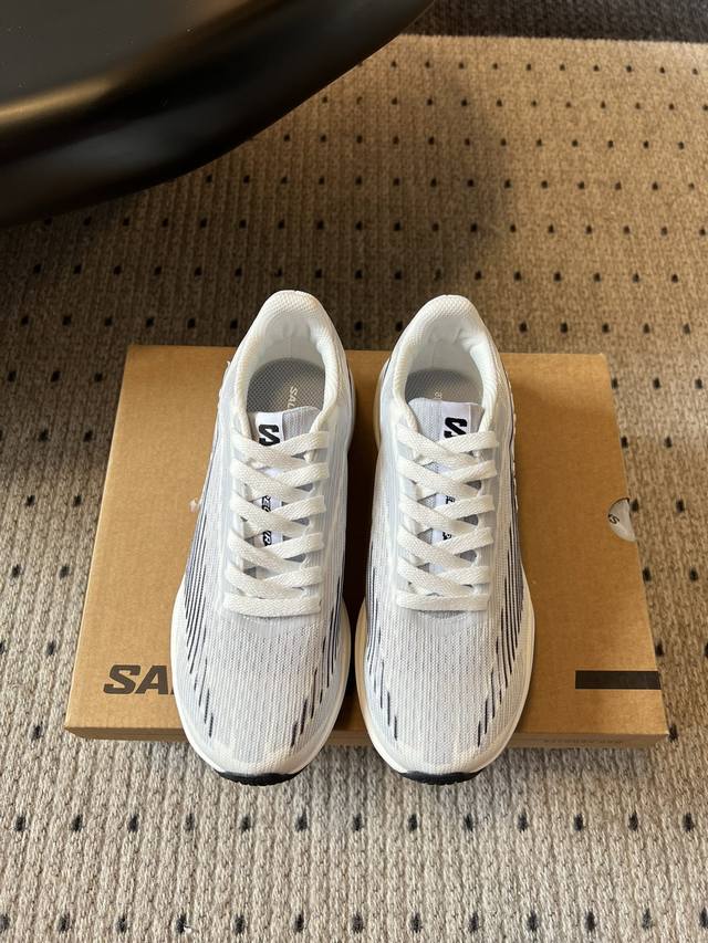 Top-of-the-line Salomon 25Ss new multi-color running shoes. Salomon products are