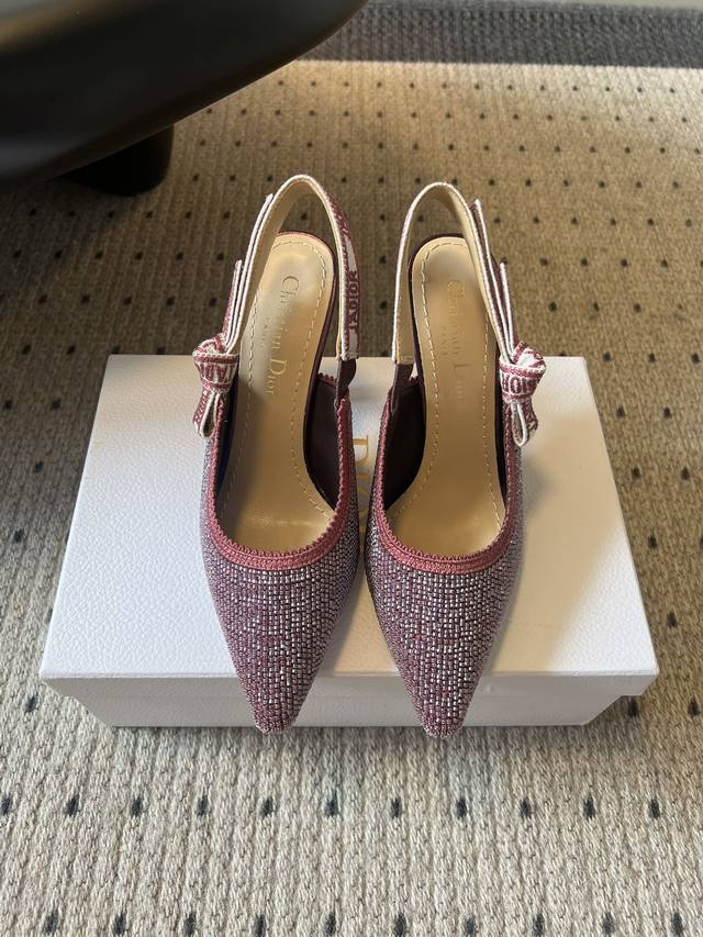 The top-of-the-line J'Adior slingback pumps from the Dior Or limited edition col