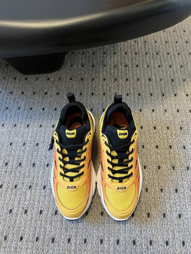 A top-of-the-line Dior B44 Blade sneaker, a one-to-one replica of the original.