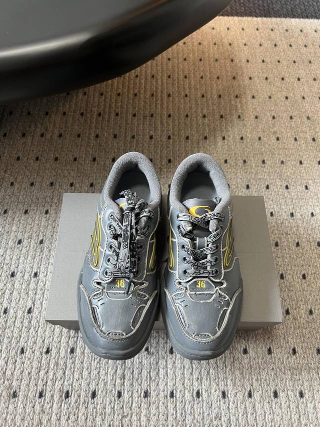 Top-of-the-line Balenciaga's latest couple's casual sneakers, sourced, developed