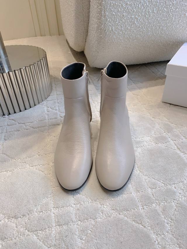Factory price: P The Row's new minimalist style ankle boots. Simple and high-end
