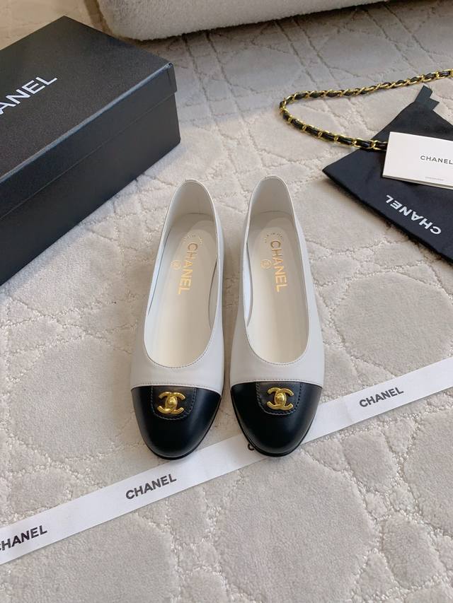 Factory Price P Chane* New Lock-on Flats. Classic double C lock embellishment. S