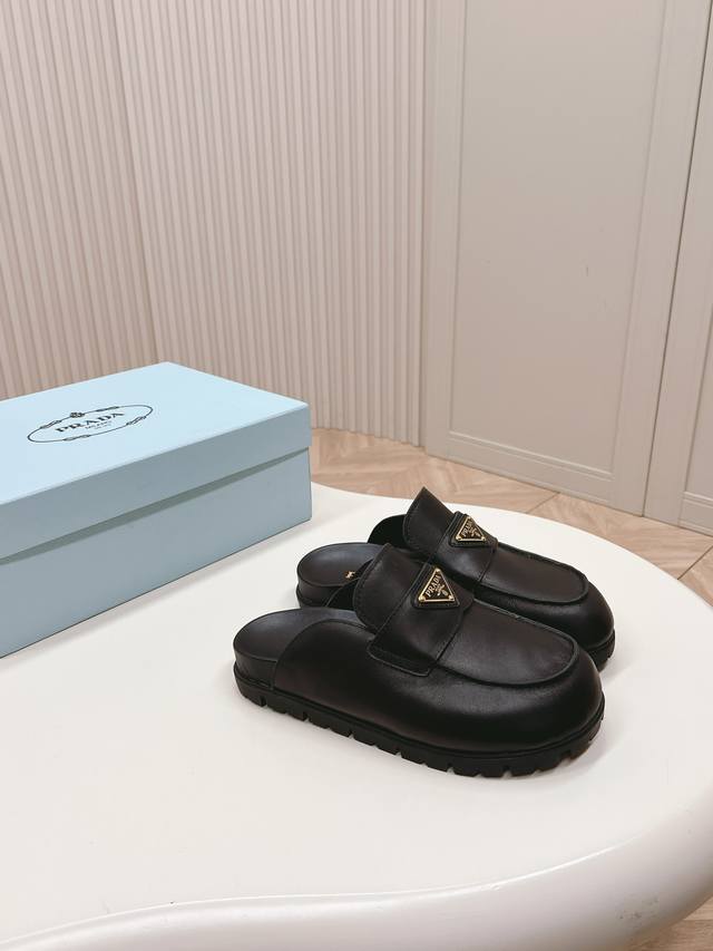 Newest Collection Out! Prada's new spring/summer sandals, triangle buckle, bread