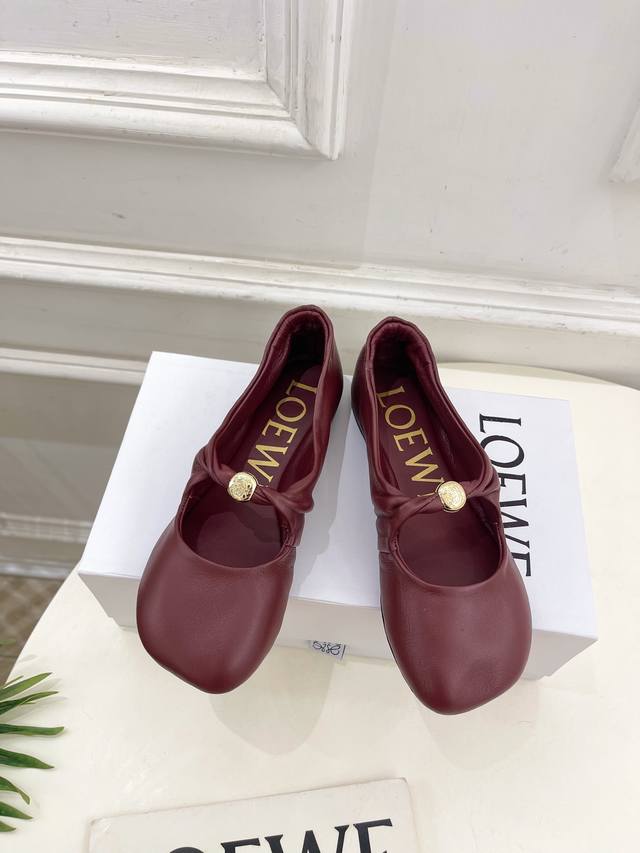 Loewe's new Spring/Summer 2025 Pebble ballet flats. As one of the most popular d