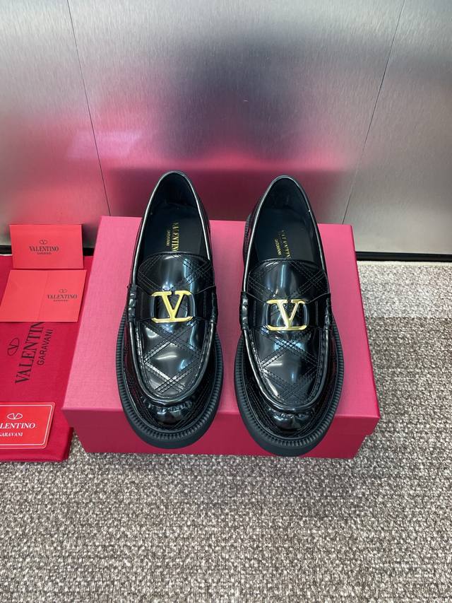 Factory Price P Valentino 2025 Autumn and Winter Series New Women's Shoes Valent