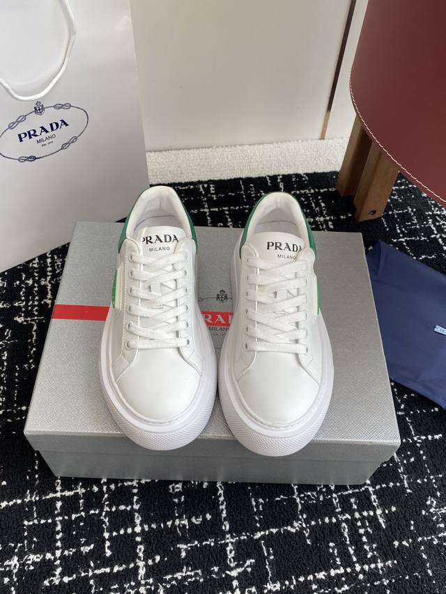 Shopping-grade Prada 25Ss P-brand 25 Spring/Summer couple's style thick-soled wh