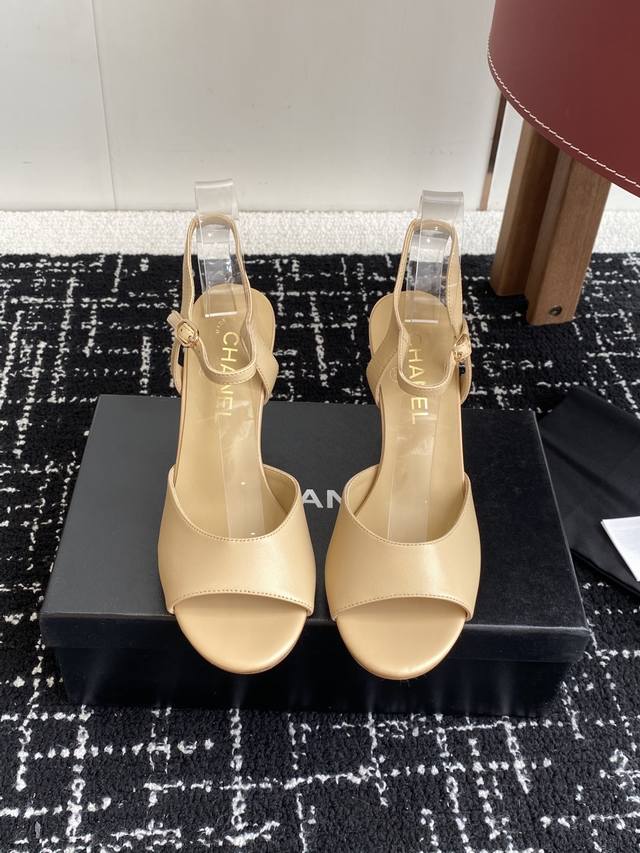Shopping-grade Chanel 25Ss latest spring and summer high-heeled fashion sandals.