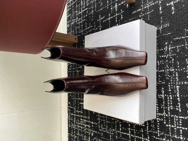 Shopping-level Khaite 25Ss autumn and winter new style stunning boots, cool and