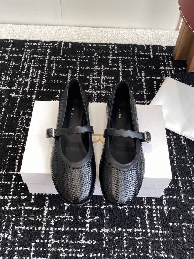 Shopping-level The Row 2025 Fall/Winter new arrivals: minimalist round-toe balle