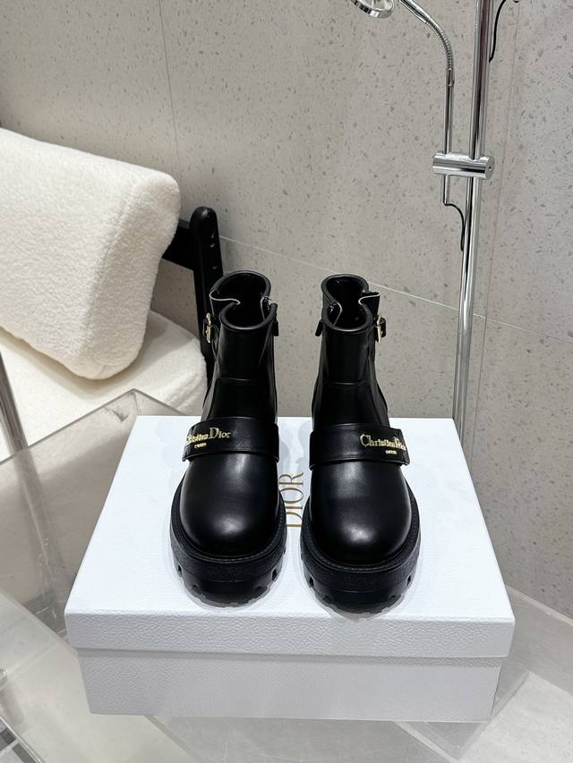 Dior's new autumn/winter Martin boots, mid-calf Chelsea boots, a 1:1 replica of