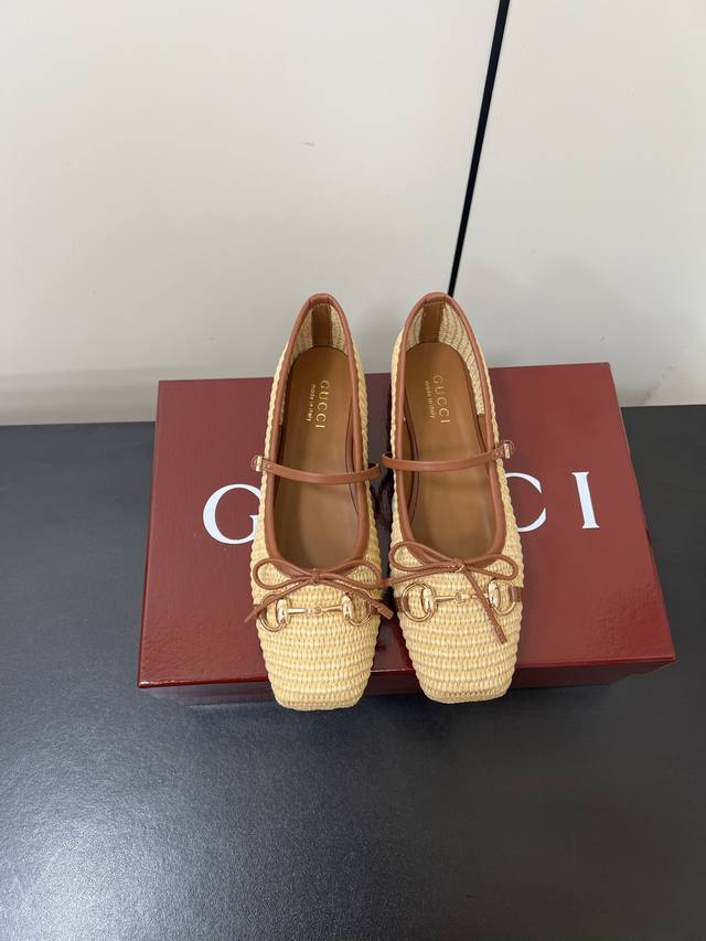 Gucci's Mary Jane shoes are here! Sabato's first hit is here! While Gucci's earl