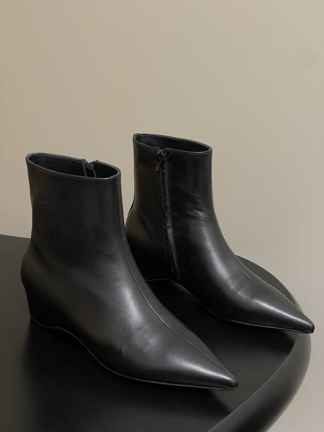 Niche fashion brand Khaite 25 Early Fall new retro wedge-heeled ankle boots with