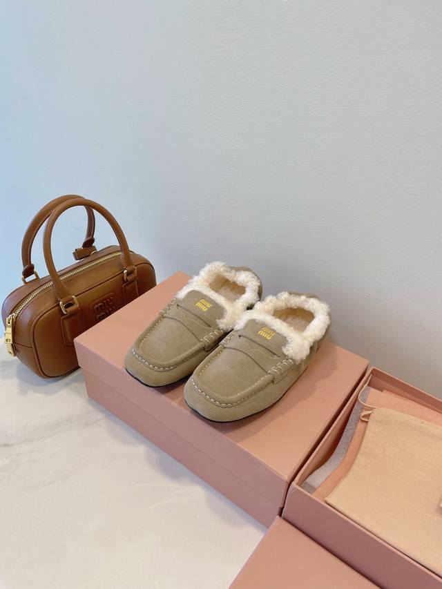 Miumiu classic dance shoes perfectly outline the lines, can not stand eating dir
